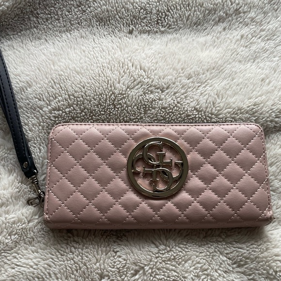Guess Large Wallet with Detachable Wristie strap in Light Pink✨ - Picture 1 of 6